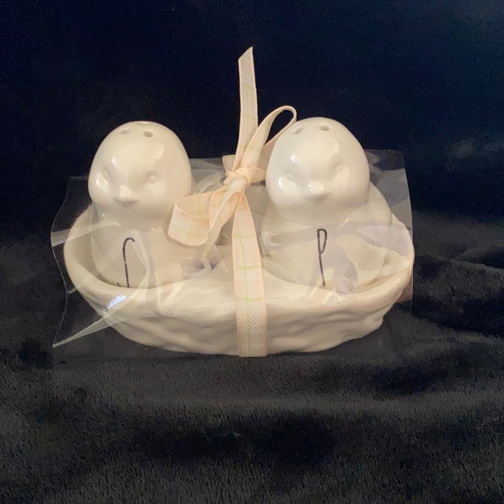 Rae Dunn salt and pepper shakers - chicks in nest